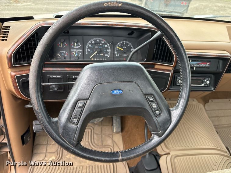 image for item DY0525 1989 Ford F150 pickup truck