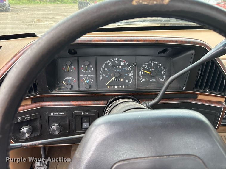 image for item DY0525 1989 Ford F150 pickup truck