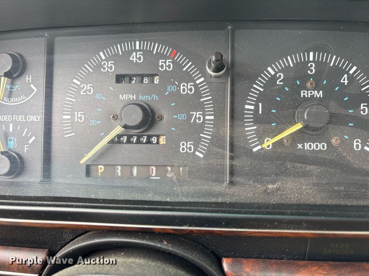 image for item DY0525 1989 Ford F150 pickup truck