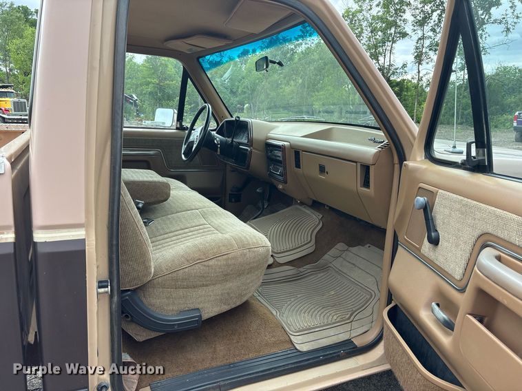 image for item DY0525 1989 Ford F150 pickup truck