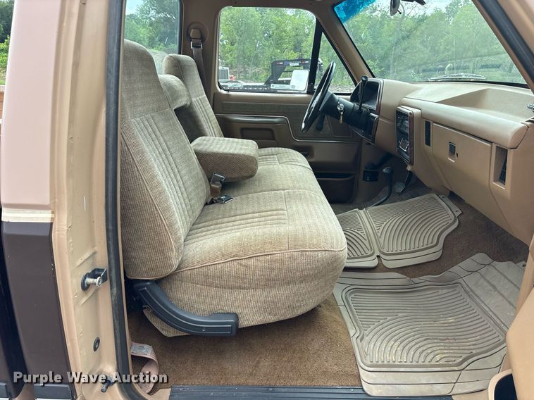 image for item DY0525 1989 Ford F150 pickup truck