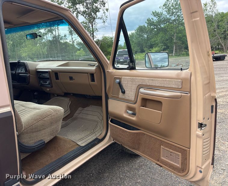 image for item DY0525 1989 Ford F150 pickup truck