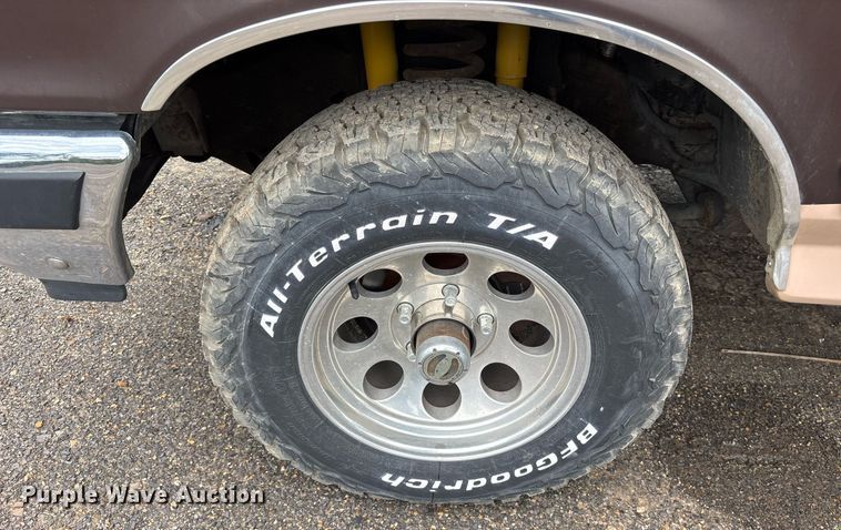 image for item DY0525 1989 Ford F150 pickup truck