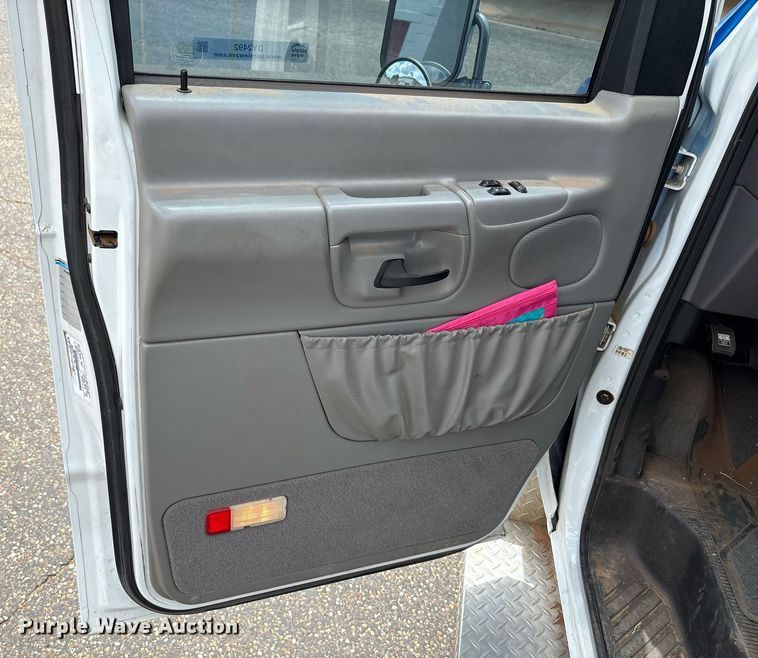 image for item DY2492 1997 Ford E350 ambulance