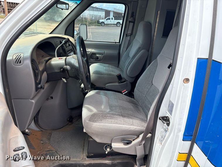 image for item DY2492 1997 Ford E350 ambulance