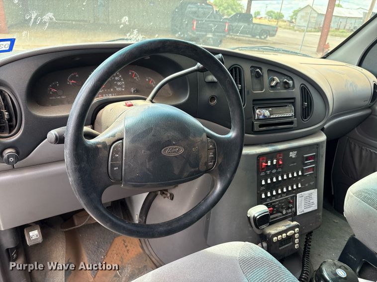 image for item DY2492 1997 Ford E350 ambulance