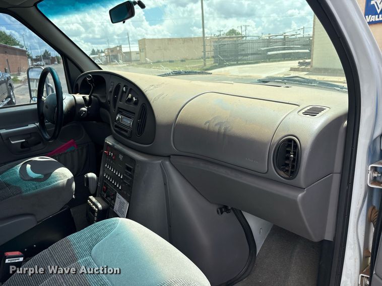 image for item DY2492 1997 Ford E350 ambulance