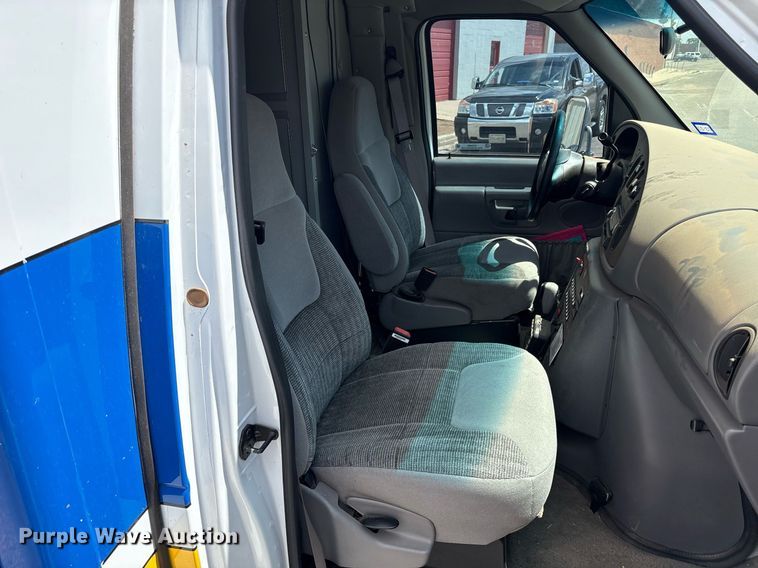image for item DY2492 1997 Ford E350 ambulance