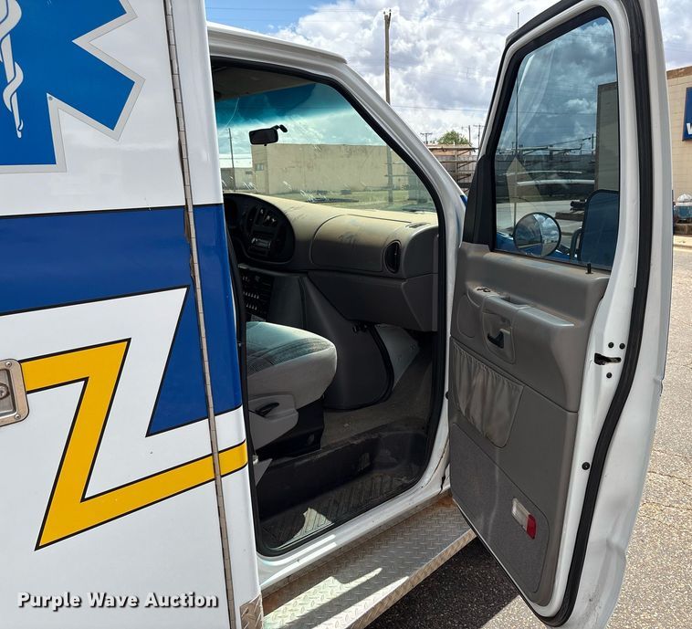 image for item DY2492 1997 Ford E350 ambulance