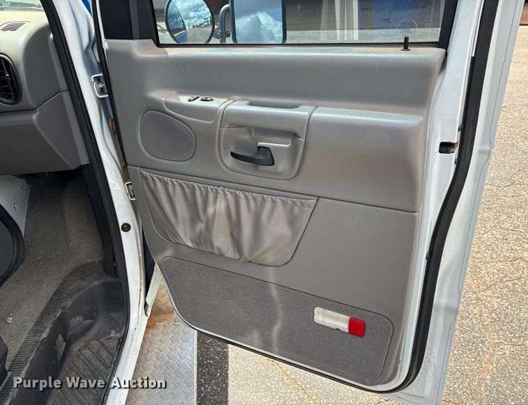 image for item DY2492 1997 Ford E350 ambulance