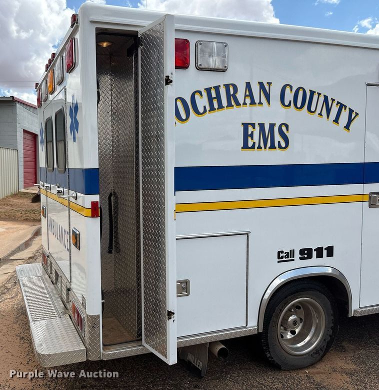 image for item DY2492 1997 Ford E350 ambulance
