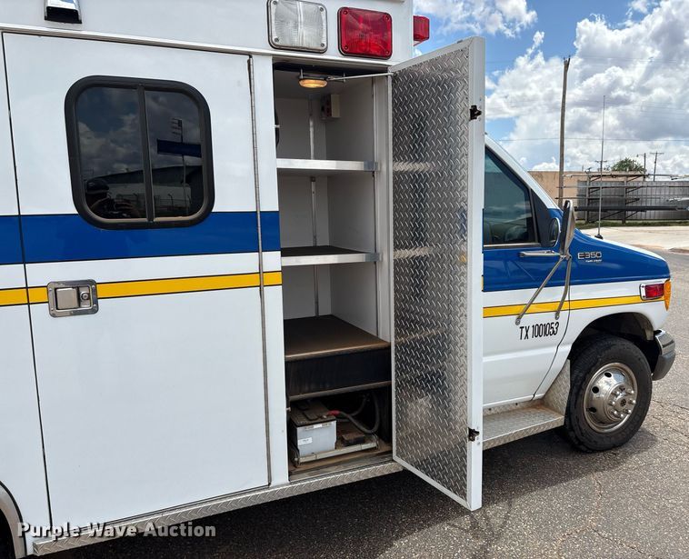 image for item DY2492 1997 Ford E350 ambulance