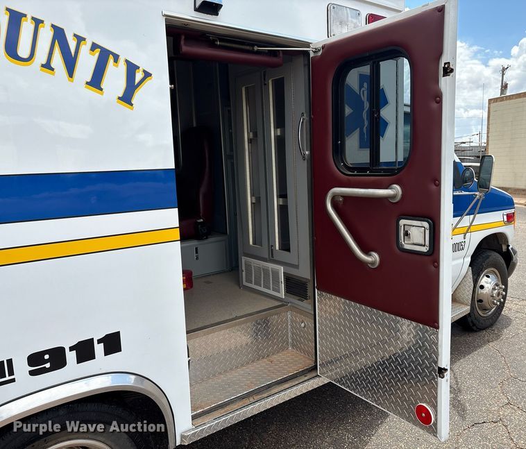 image for item DY2492 1997 Ford E350 ambulance
