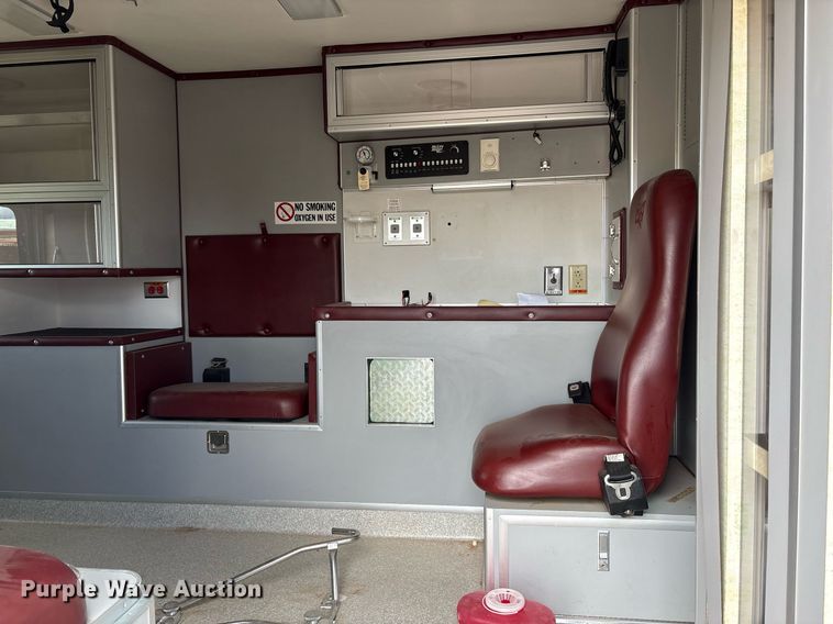 image for item DY2492 1997 Ford E350 ambulance