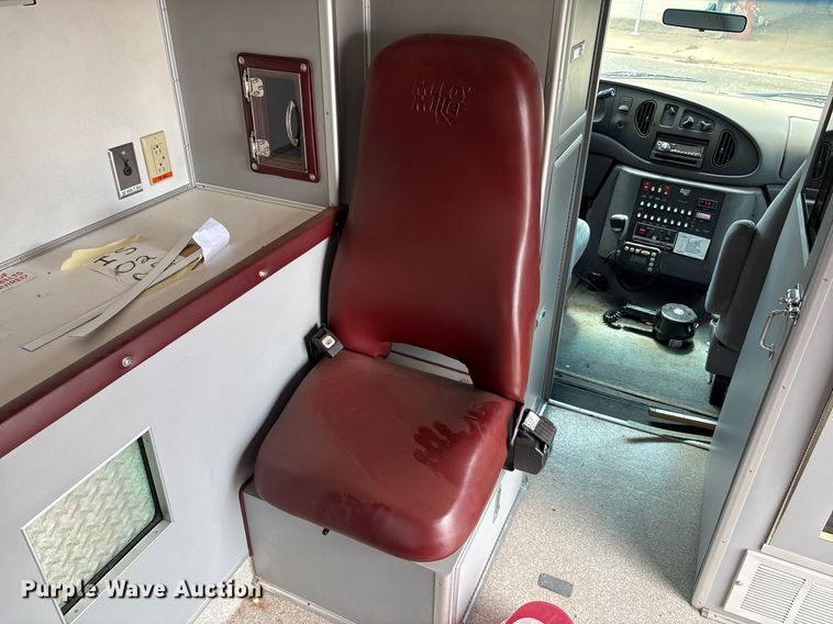 image for item DY2492 1997 Ford E350 ambulance