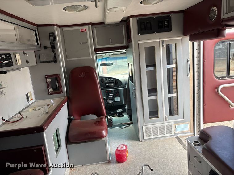 image for item DY2492 1997 Ford E350 ambulance
