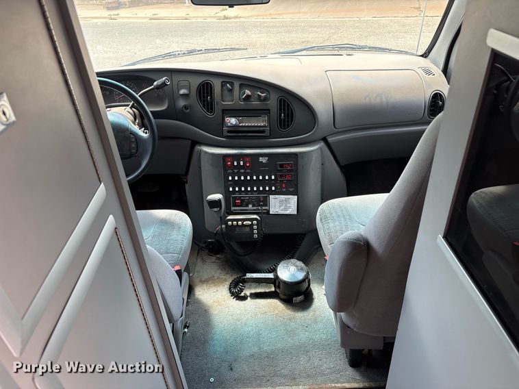 image for item DY2492 1997 Ford E350 ambulance