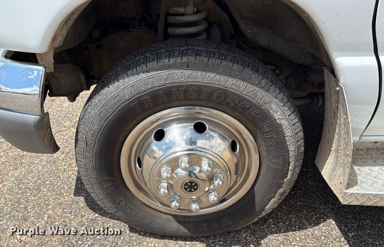 image for item DY2492 1997 Ford E350 ambulance