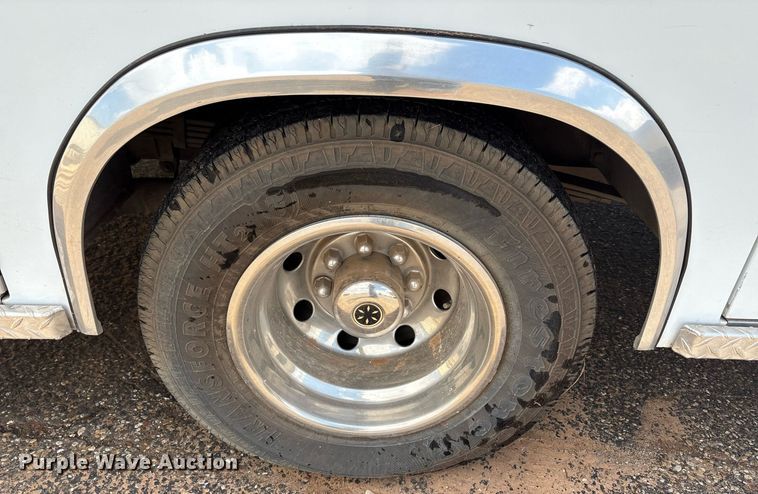 image for item DY2492 1997 Ford E350 ambulance