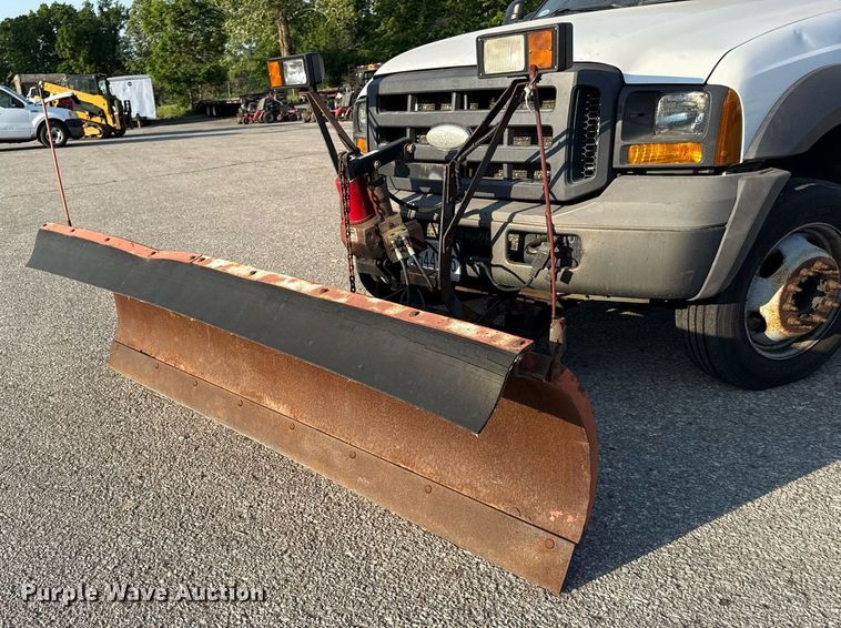 image for item DZ4092 2005 Ford F450 Super Duty XL dump flatbed truck