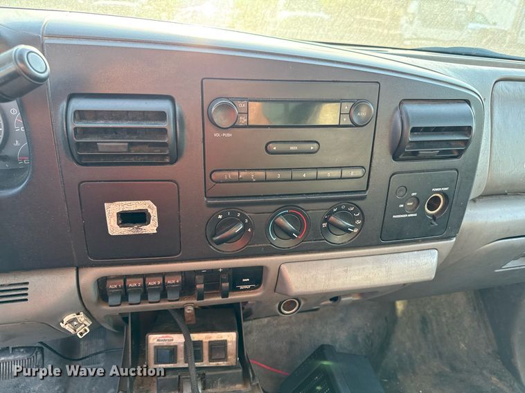 image for item DZ4092 2005 Ford F450 Super Duty XL dump flatbed truck