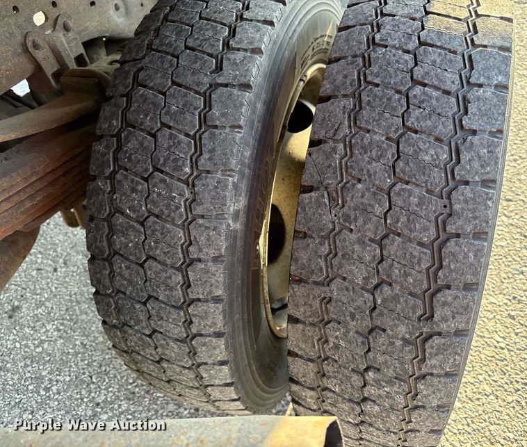 image for item DZ4092 2005 Ford F450 Super Duty XL dump flatbed truck