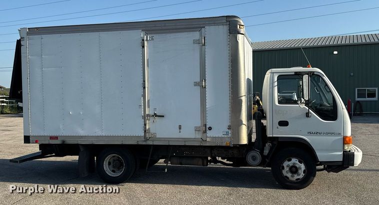 image for item DZ4093 2005 Isuzu NPR HD box truck