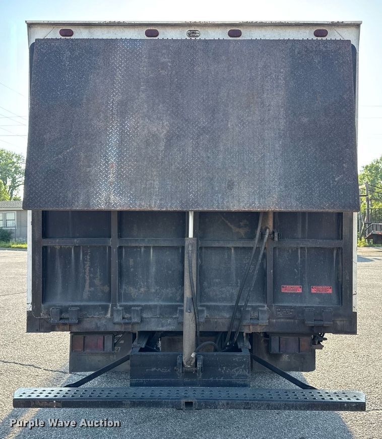 image for item DZ4093 2005 Isuzu NPR HD box truck