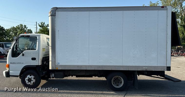 image for item DZ4093 2005 Isuzu NPR HD box truck