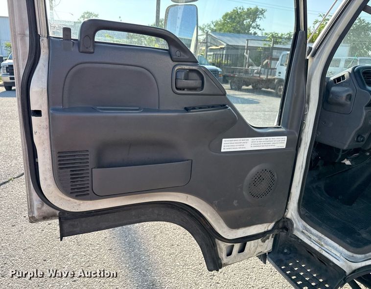 image for item DZ4093 2005 Isuzu NPR HD box truck