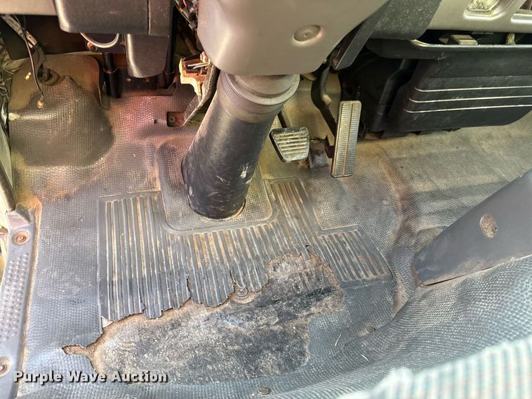 image for item DZ4093 2005 Isuzu NPR HD box truck