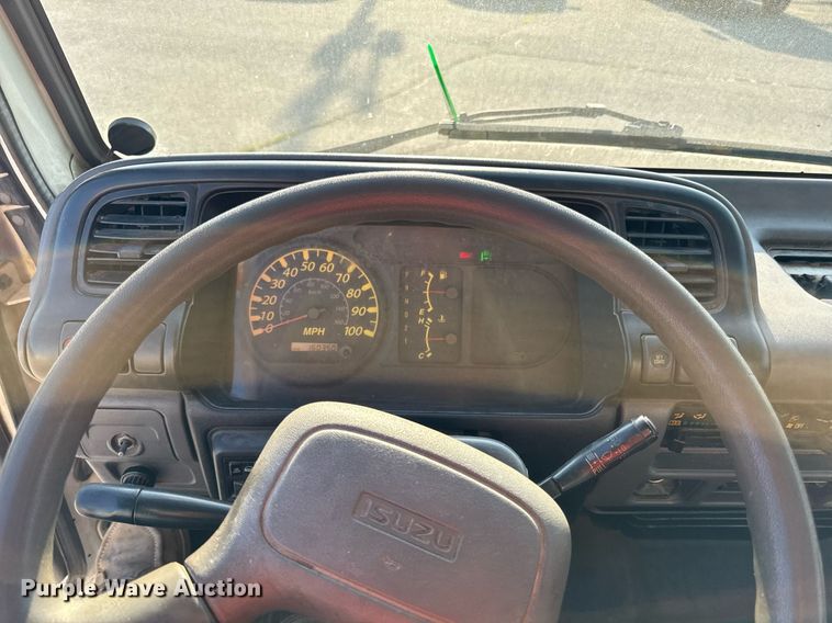 image for item DZ4093 2005 Isuzu NPR HD box truck