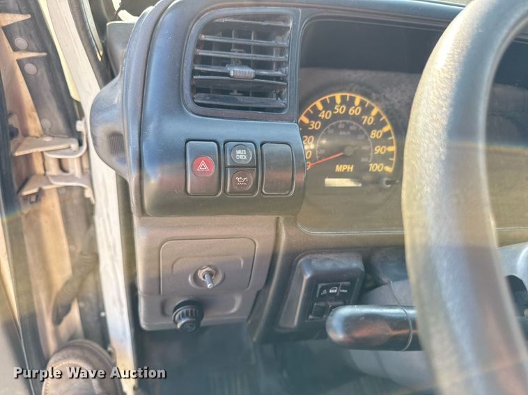 image for item DZ4093 2005 Isuzu NPR HD box truck