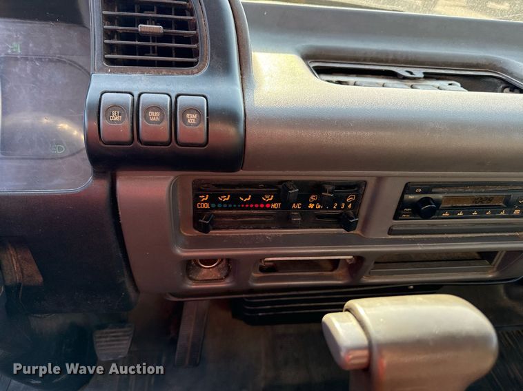 image for item DZ4093 2005 Isuzu NPR HD box truck