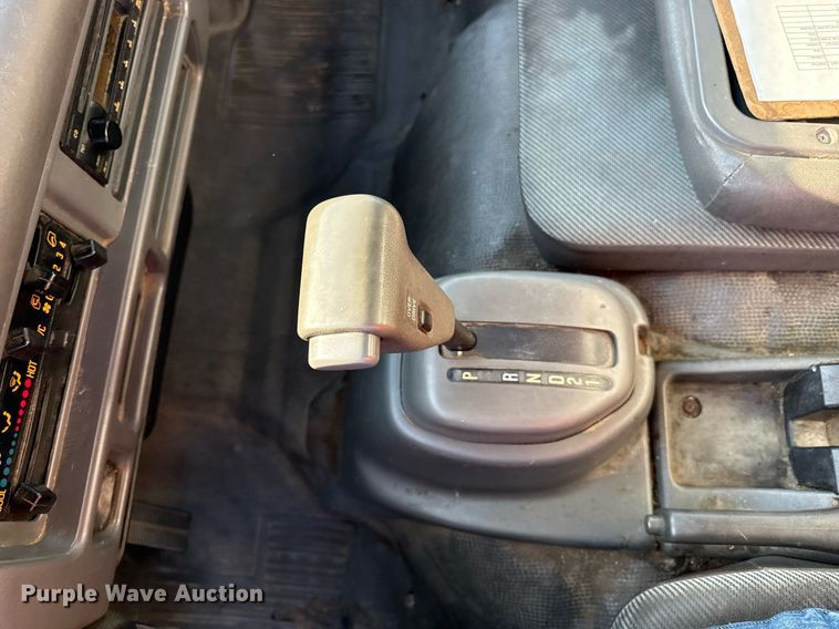 image for item DZ4093 2005 Isuzu NPR HD box truck