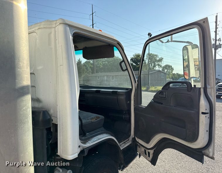 image for item DZ4093 2005 Isuzu NPR HD box truck