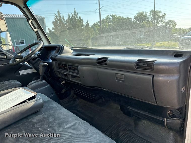 image for item DZ4093 2005 Isuzu NPR HD box truck