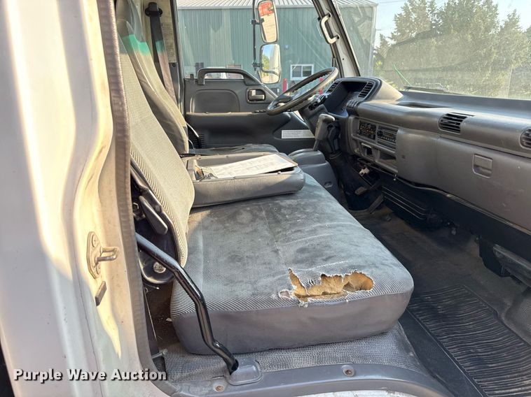 image for item DZ4093 2005 Isuzu NPR HD box truck