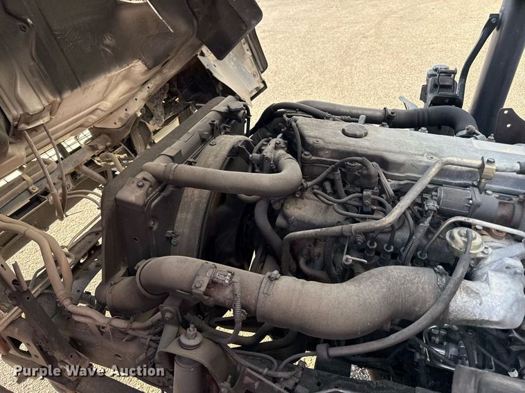 image for item DZ4093 2005 Isuzu NPR HD box truck