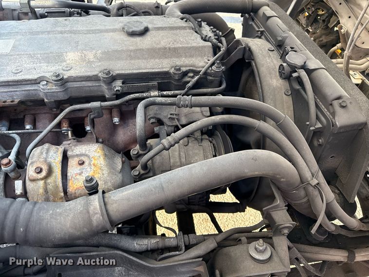 image for item DZ4093 2005 Isuzu NPR HD box truck