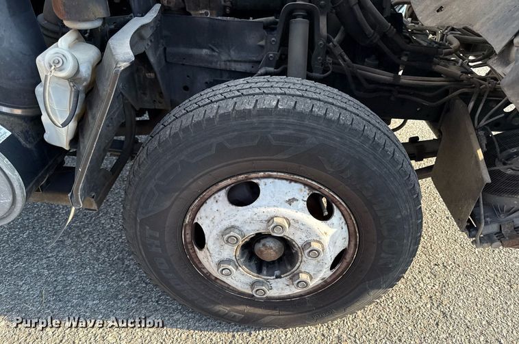 image for item DZ4093 2005 Isuzu NPR HD box truck