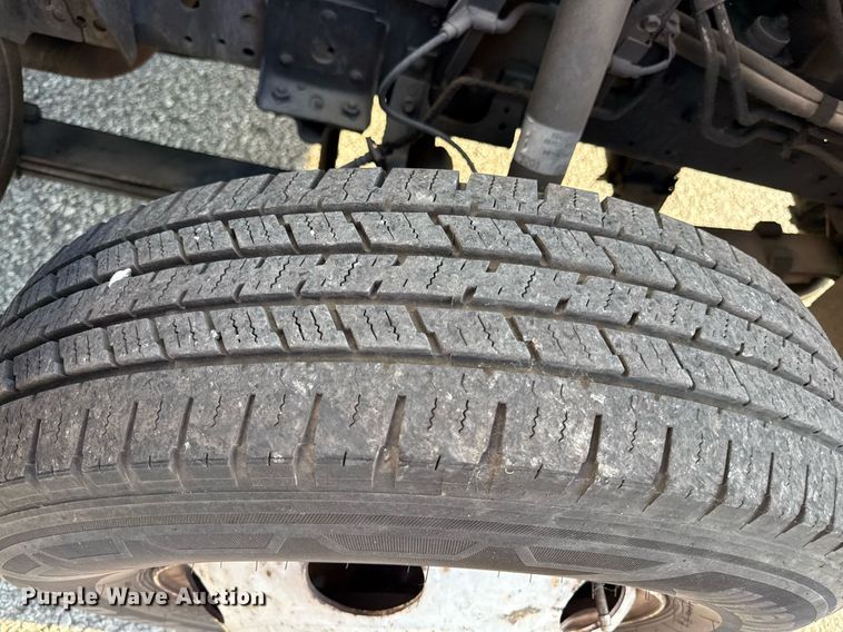 image for item DZ4093 2005 Isuzu NPR HD box truck