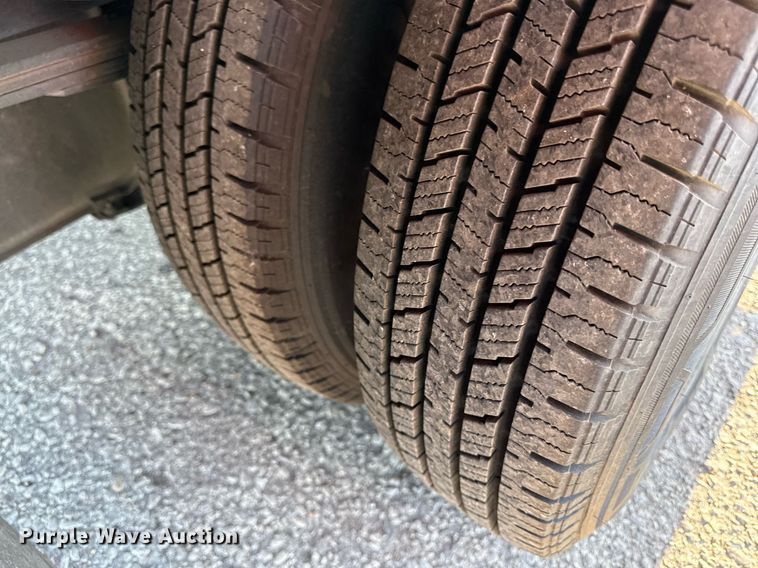 image for item DZ4093 2005 Isuzu NPR HD box truck