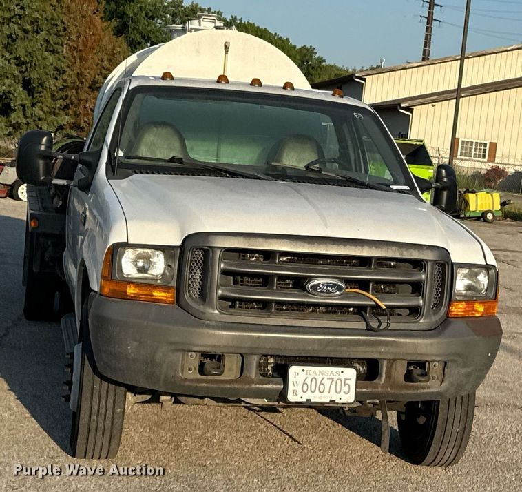 image for item DZ4122 2000 Ford F550 Super Duty flatbed truck