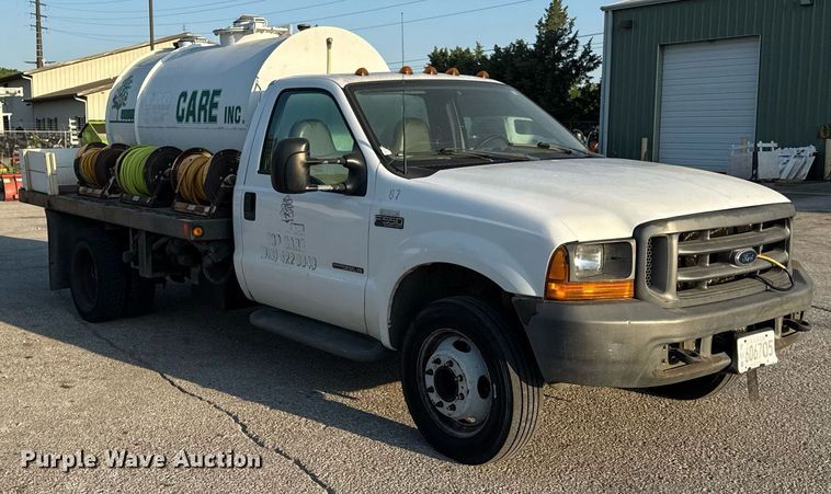 image for item DZ4122 2000 Ford F550 Super Duty flatbed truck