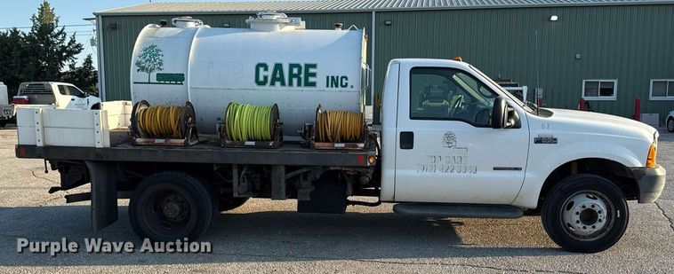 image for item DZ4122 2000 Ford F550 Super Duty flatbed truck