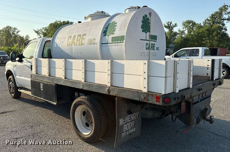 image for item DZ4122 2000 Ford F550 Super Duty flatbed truck