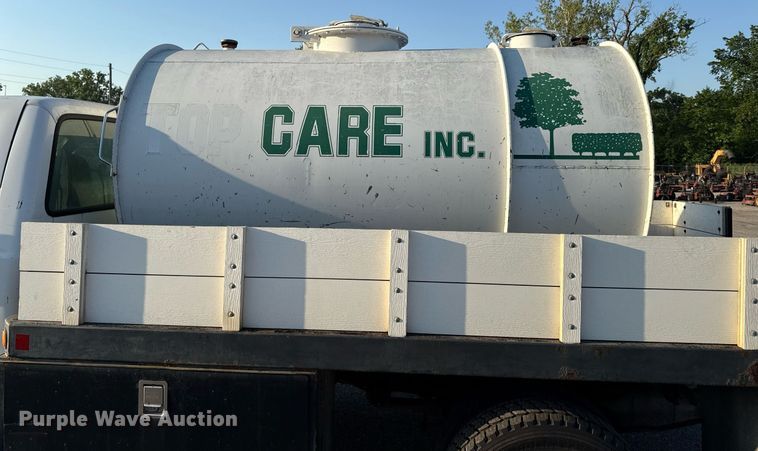 image for item DZ4122 2000 Ford F550 Super Duty flatbed truck