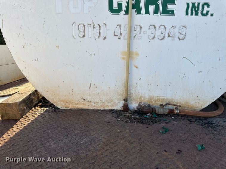 image for item DZ4122 2000 Ford F550 Super Duty flatbed truck