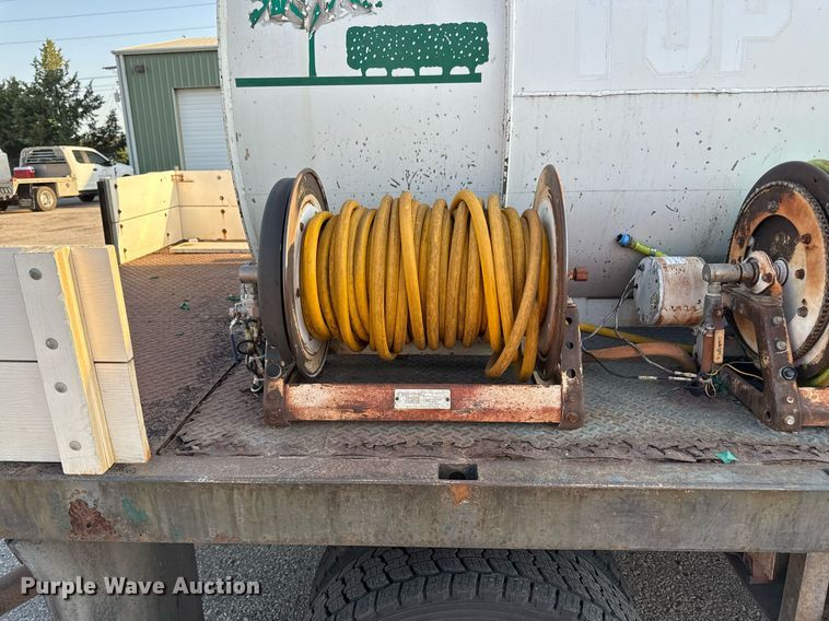 image for item DZ4122 2000 Ford F550 Super Duty flatbed truck